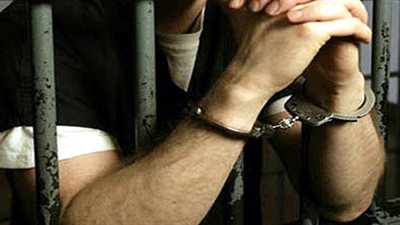 استاذ جامعي يدير شبكة لـ 