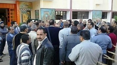 من يحمي كرامة المعلم ..فصل وهمي لطلاب أعتدوا علي معلم الكيمياء بالوادي الجديد