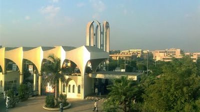 تأخير امتحان المحاسبة بتجارة حلوان  نصف ساعة دون تعويض الطلاب