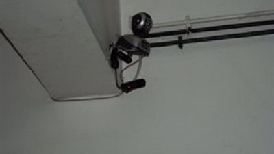 فضيحة رئيس جامعة اقليمية يستولي علي كاميرات الجامعة لتركيبها في منزله