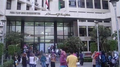 إعلام القاهرة تكرم أسرة الكلية السابقة لترسيخ مبدأ الوفاء