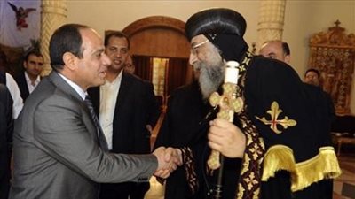 السيسي يفاجئ أقباط مصر بزيارة أثناء قداس الميلاد