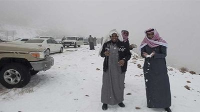البرد الشديد يتسبب في تأجيل الاختبارات بمدارس السعودية