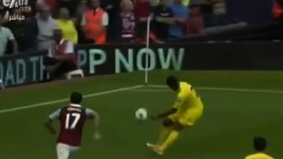 بالفيديو.. أخطاء كوميدية للاعبي كرة القدم أثناء المباريات