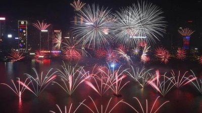 بالفيديو.. احتفلا بالكريسماس الالعاب النارية تضئ سماء سيدني