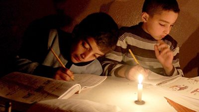 أزمة الكهرباء في غزة .. مأساة الطلاب في موسم الامتحانات