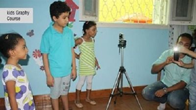 ورشة مجانية للأطفال بالمركز الثقافى المصرى لتعليم فن التصوير 

