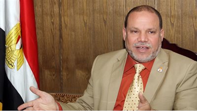 نقيب المعلمين : لا يمكن الاعتماد علي التعليم داخل المدارس فقط