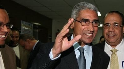 رئيس جامعة جنوب الوادي : علاج 948حالة و200حالة بيطري ومسح شامل للمدارس