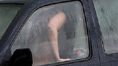 القبض علي استاذ بجامعة القاهرة في وضع مخل مع طالبة