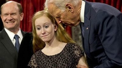 الصحف الامريكية تنتقد مداعبات بايدن لـ 