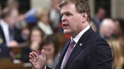 وزير خارجية كندا يأمل في الإفراج عن صحفي الجزيرة بعد محادثات في مصر