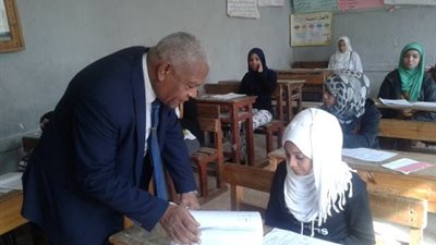 وكيل تعليم الإسماعيلية يتفقد لجان الابتدائية والاعدادية