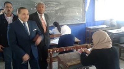 محافظ الإسماعيلية يطالب بفحص شكاوى امتحان اللغة الانجليزية
