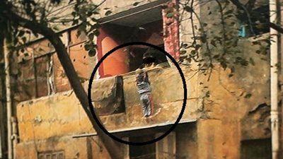 شعب مبهر .. ام تنشر طفلها علي 