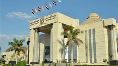 وقفة احتجاجية لطلاب واساتذة مصر للعلوم والتكنولوجيا اعتراضا علي سحب ارض الجامعة