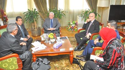 عبد الخالق يبحث مع 