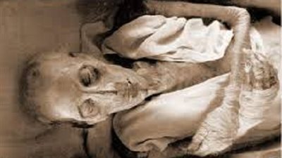 ضبط مومياوتين اثريتين بحوزة ضابط شرطة