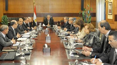 مجلس الوزراءيكشف حقيقة تأجيل الدراسة..وفيديو التلفزيون المصري