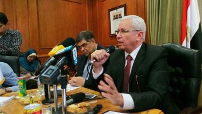 عبدالخالق يعقد اجتماعا مع مسئولي التواصل الطلابي بالجامعات ويستمع لمقترحاتهم