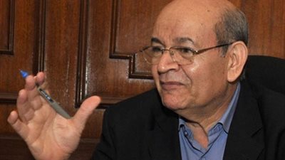 محافظ الجيزة السابق يعود الي مدرجات جامعة القاهرة