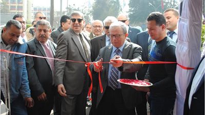 جامعة عين شمس تفتتح معرض ملابس ومستلزمات طلاب الجامعي