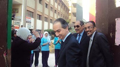 محافظ الجيزة يتفقد عدد من المدارس