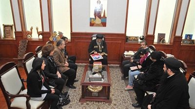 البابا تواضروس يلتقي أسرة الطالب بولا منصور بالكاتدرائية
