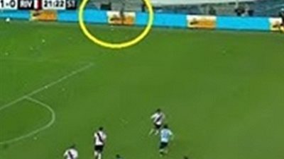 بالفيديو.. ظهور شبح في مبارة كرة قدم بالارجنيتين