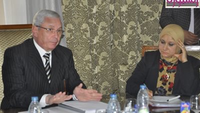 عبدالخالق : 500 منحة صينية وزيادة الابتعاث امام الوافدين وفتح باب الدراسات العليا للاطباء