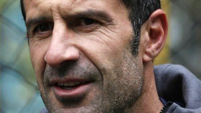 لويس فيجو يدافع عن تصرفات رونالدو