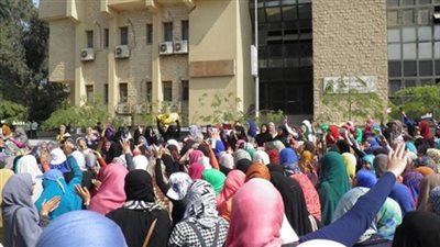 طالبات الأزهر يتظاهرن ضد