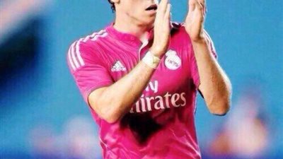 صور مضحكة تحول قميص ريال مدريد الوردي لملابس نسائية
