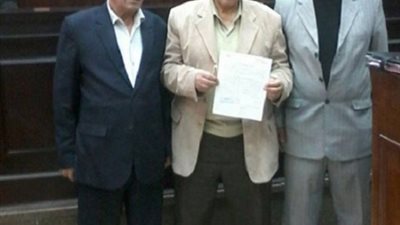 نقيب المعلمين بالإسماعيلية يتقدم بأوراق ترشحه لانتخابات البرلمان