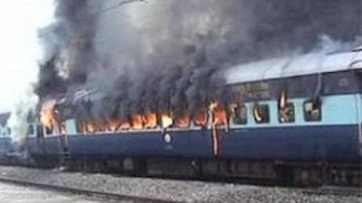اشتعال النيران بجرار قطار القاهرة - أسوان
