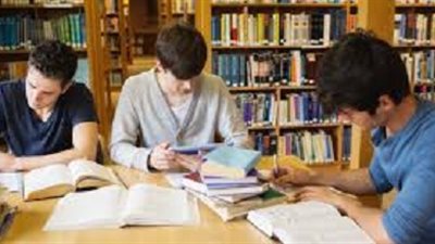 جامعة امريكية تعاقب طالب يذكر زميلته بمن اغتصبها