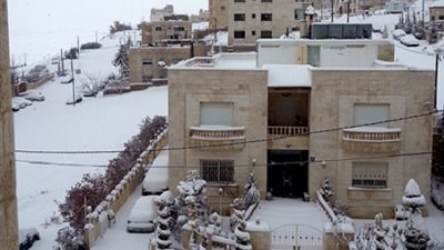 الاردن تتعرض لعاصفة ثلجية تستمر حتي مساء غد السبت