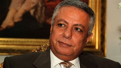 أبو النصر يمنح العاملين بإدارة إنتاج البرمجيات 