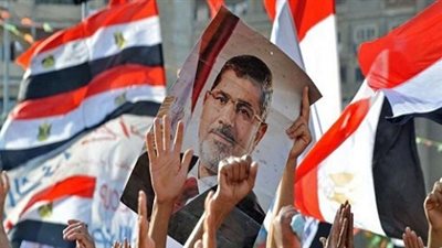 مسيرة إخوانية بجامعة القاهرة تطالب بعودة الطلاب المفصولين