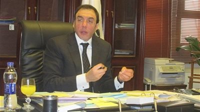 محافظ بني سويف يوزع الهدايا علي طلاب مدرسة نجع حمادي