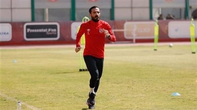 الأهلى يصدم اللاعب على معلول بقرار مفاجىء
