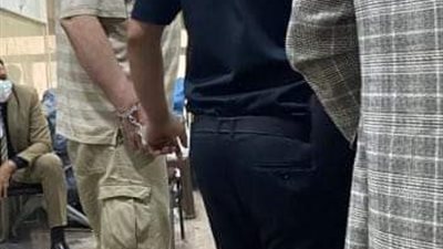 عاجل | شاهد لحظة القبض عليه ..حبس أيمن منصور ندا 15 يوما لاتهامه بالسب والقذف  ونشر اخبار كاذبة عن جامعة القاهرة ورئيسها