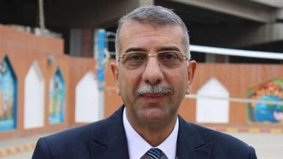 «التعليم» تصدر قرار عاجل بشأن واقعة جلوس طلاب على الأرض