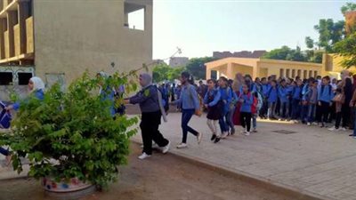 طالب يعتدي على معلم بمدرسة في قنا