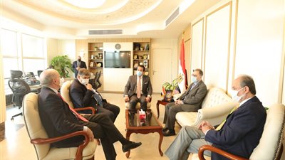 بالصور.. خالد عبد الغفار يلتقي بالرئيس الجديد للجامعة الأمريكية بالقاهرة