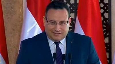 إيقاف أستاذ متفرغ بكلية الآداب بالإسكندرية لهذا السبب