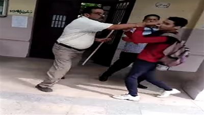 طالب بالإعدادية يعتدي على معلم بعد منعه من معاكسه فتاه بالبحيرة