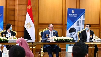 الرئيس السيسى يؤكد حرص الدولة على الارتقاء بمستوى الجامعات الحكومية 