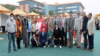 افتتاح البازار السنوى للكريسماس بالجامعة الألمانية بالقاهرة.. صور