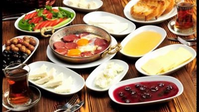 خبيرة تغذية تكشف عن أكلات صحية في وجبة الإفطار